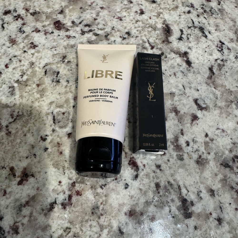 CHANEL White and Gold Beauty Set - Picture 3 of 12